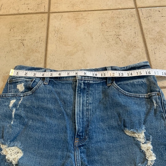 💜 Abercrombie & Fitch Ripped High Rise Mom Shorts - Picture 2 of 6